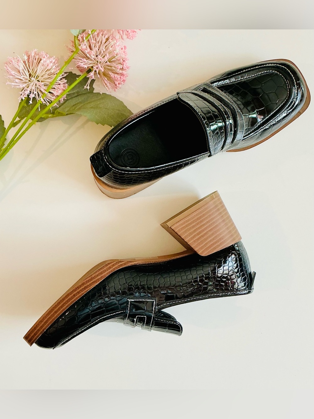 UO Lucy Croc Loafers Sz 7